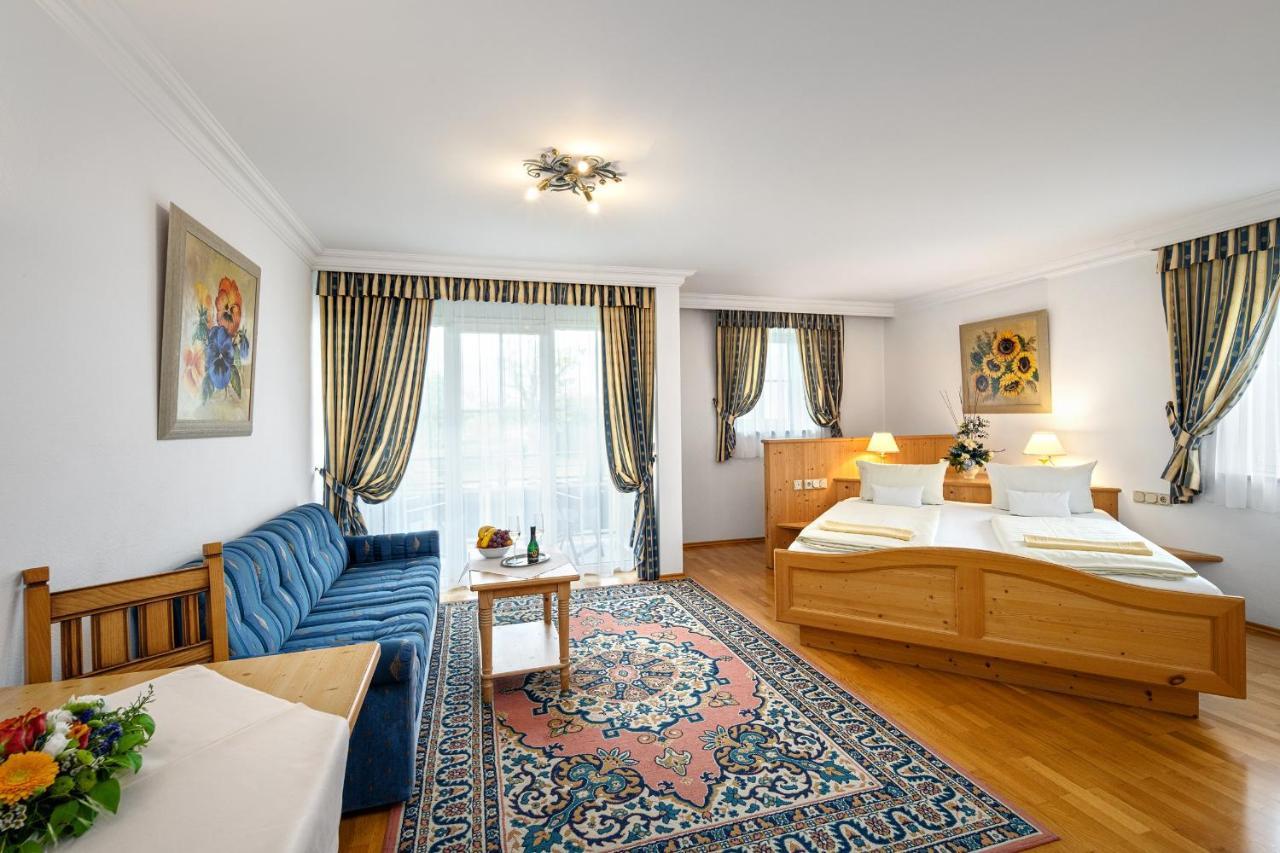 Hotel Preishof เคิร์ชฮัม ภายนอก รูปภาพ